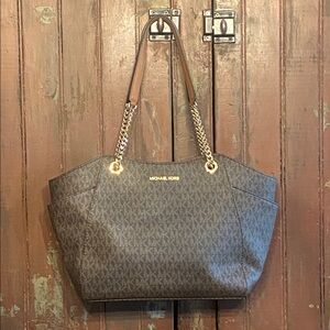 Michael Kors Jet Set Large Logo Chain Tote